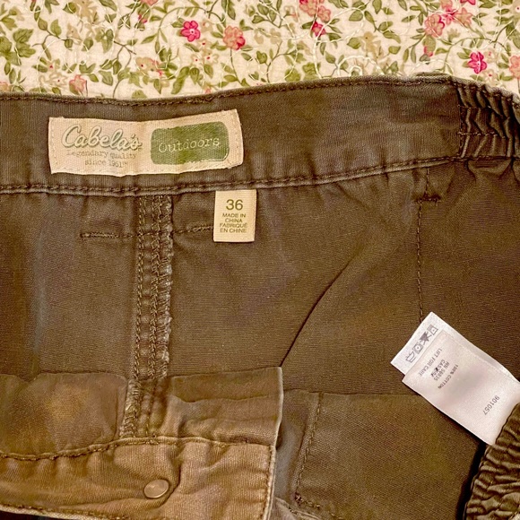 Cabela’s Men’s 100% cotton cargo shorts, size 36, excellent pre-owned condition - Picture 3 of 4